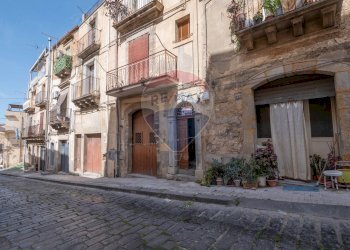 Edificio all\'aperto - Casa semi indipendente Via San Leonardo
 
31, Caltagirone - foto 2