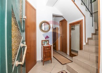 Scale - Casa indipendente Via Falcone
 
7, Caltagirone - foto 3