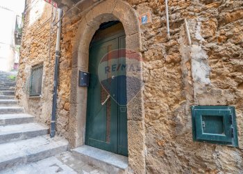 Edificio all\'aperto - Casa indipendente Via Falcone
 
7, Caltagirone - foto 40