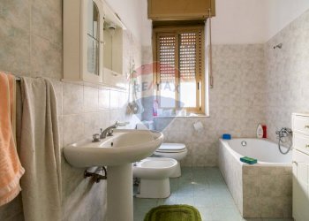 Bagno - Quadrilocale Via Celeste
 
98, Catania - foto 6