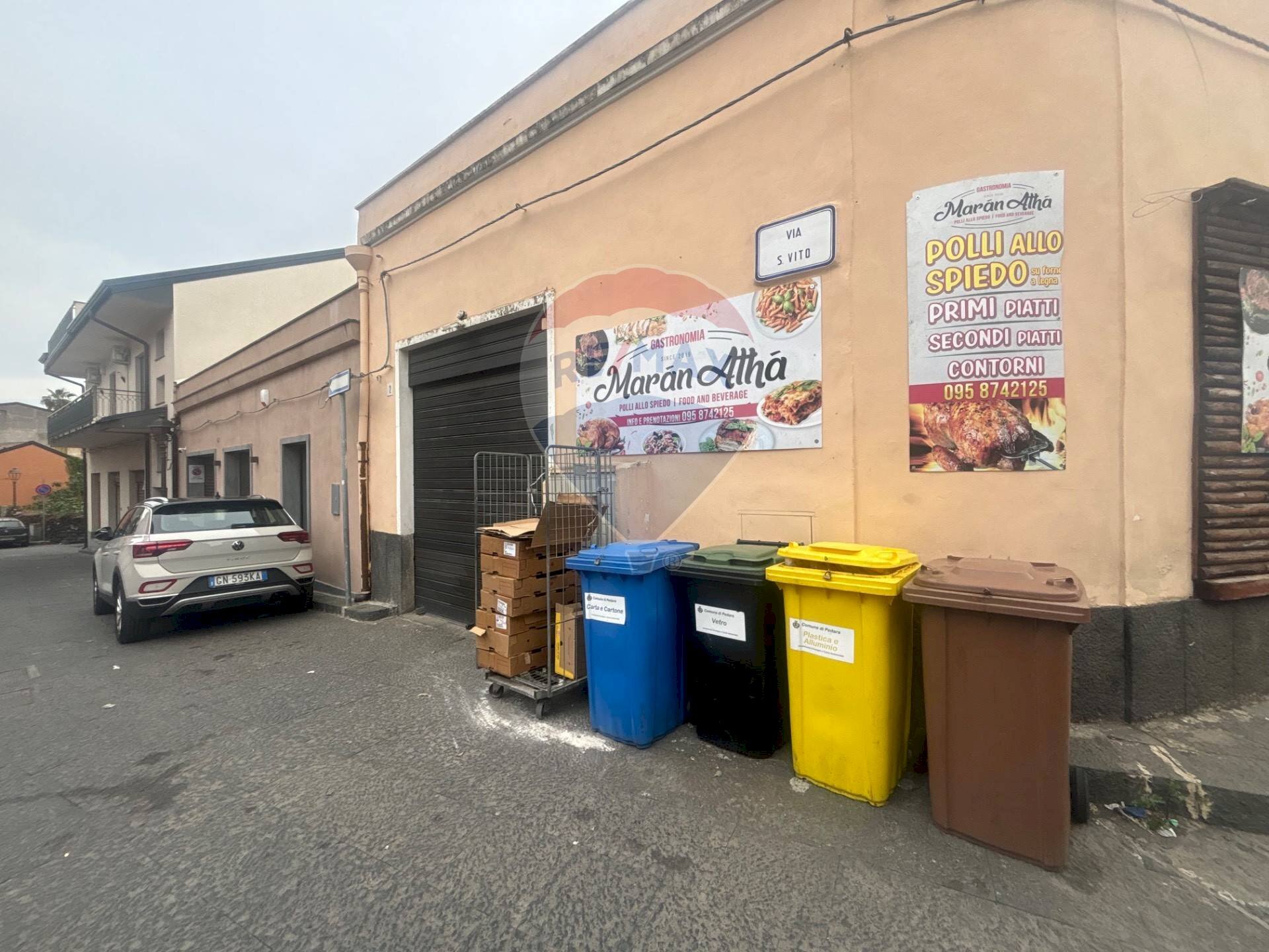 Edificio all\'aperto - Attività Commerciale Piazza Don Diego
 
33, Pedara - foto 2