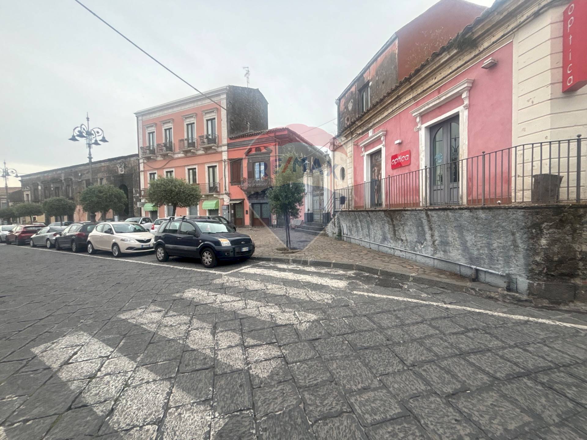 Edificio all\'aperto - Attività Commerciale Piazza Don Diego
 
33, Pedara - foto 3