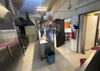 Dispensa di stoccaggio - Attività Commerciale Piazza Don Diego
 
33, Pedara - foto 16