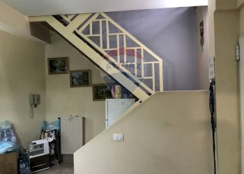 Scale - Villa via san michele arcangelo
 
snc, Sant'Agata Li Battiati - foto 13