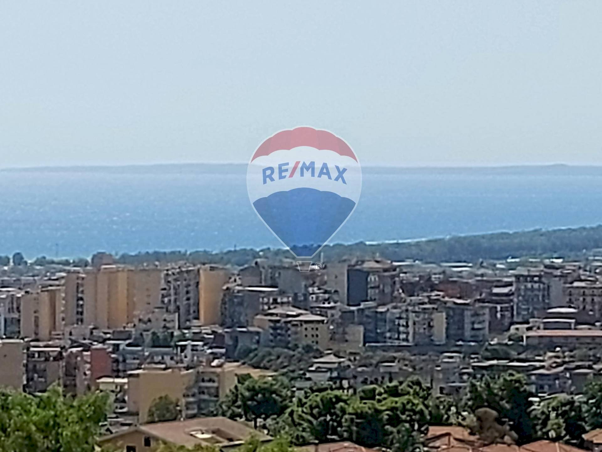 Edificio all\'aperto - Attico Via Peppino Impastato
 
26, Catania - foto 1