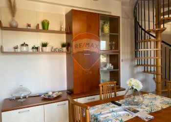 Sala da pranzo - Trilocale via spiaggia
 
21, Mascali - foto 3