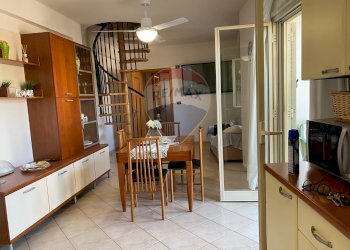 Sala da pranzo - Trilocale via spiaggia
 
21, Mascali - foto 5