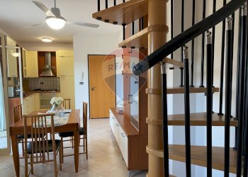 Sala da pranzo - Trilocale via spiaggia
 
21, Mascali - foto 8