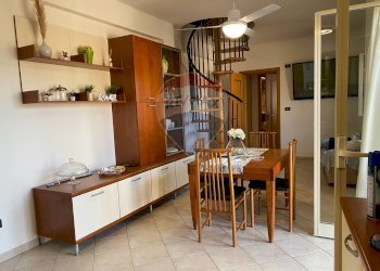 Sala da pranzo - Trilocale via spiaggia
 
21, Mascali - foto 13