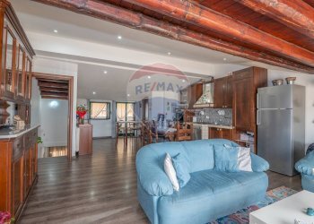 Sala da pranzo - Casa semi indipendente Via Massimo D'Antona
 
25, Caltagirone - foto 35