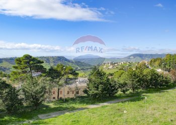 Vista delle montagne - Appartamento Via Poggio San Secondo
 
35, Caltagirone - foto 24