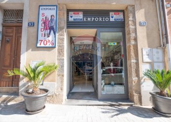 Edificio all\'aperto - Commercial Premises via Roma
95, Caltagirone - photo 1