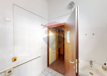 Bagno - Commercial Premises Via Circonvallazione Ovest
 
94, Ciserano - photo 11
