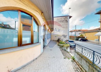 Balcone - Commercial Premises Via Circonvallazione Ovest
 
94, Ciserano - photo 20