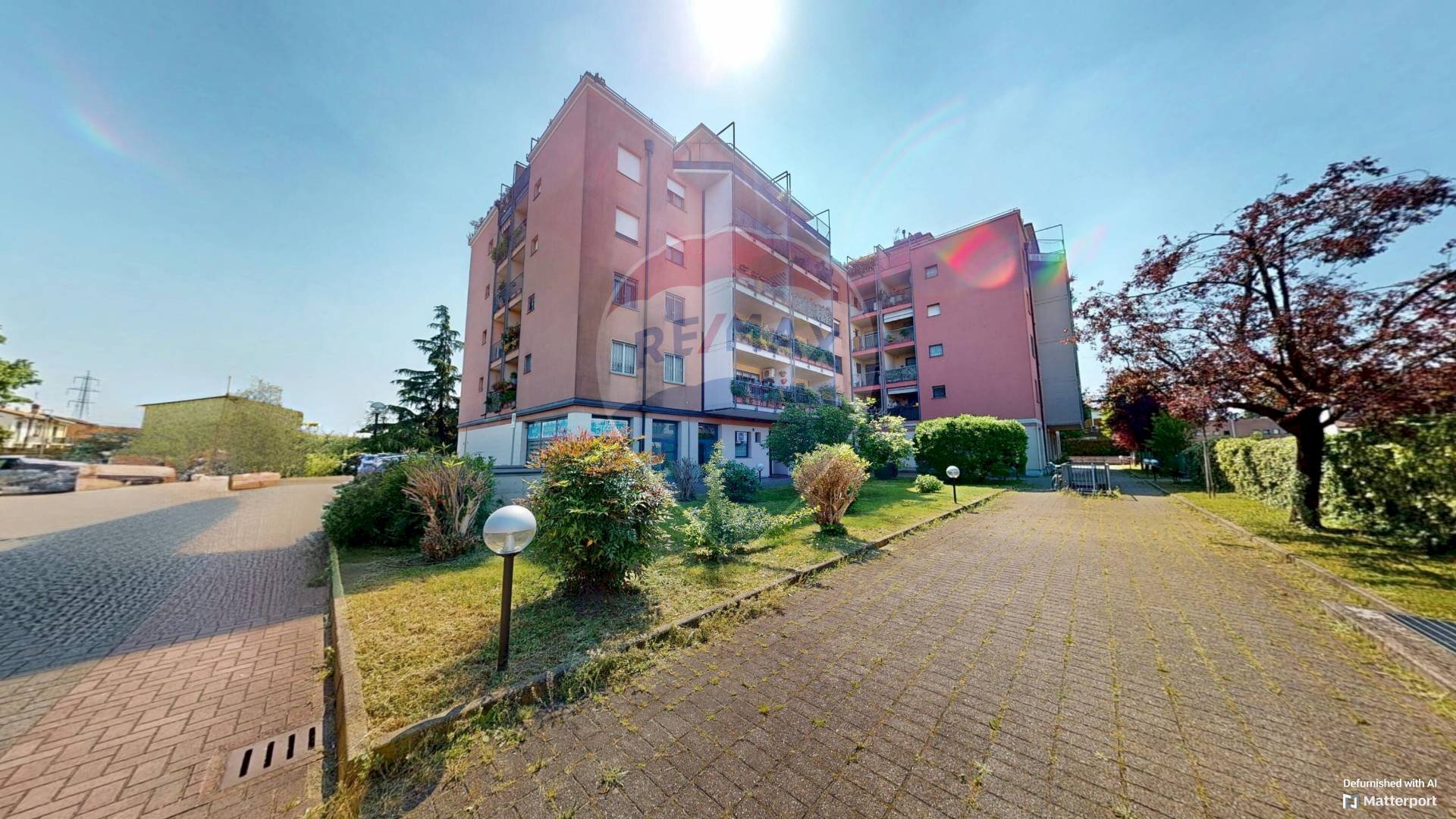 Edificio all\'aperto - Negozio via gran paradiso
 
9, Segrate - foto 1