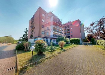 Edificio all\'aperto - Negozio via gran paradiso
 
9, Segrate - foto 1