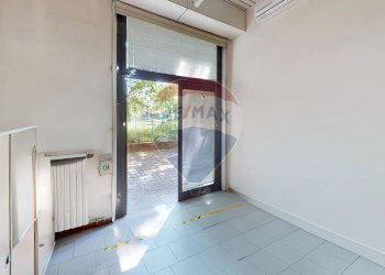 Stanza vuota - Negozio via gran paradiso
 
9, Segrate - foto 2