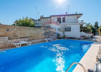 Piscina - Villa a Schiera II Traversa Strada Pizzillo
 
14, Bari - foto 1