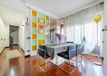 Sala da pranzo - Villa a Schiera II Traversa Strada Pizzillo
 
14, Bari - foto 6