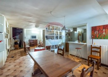 Sala da pranzo - Villa a Schiera II Traversa Strada Pizzillo
 
14, Bari - foto 23