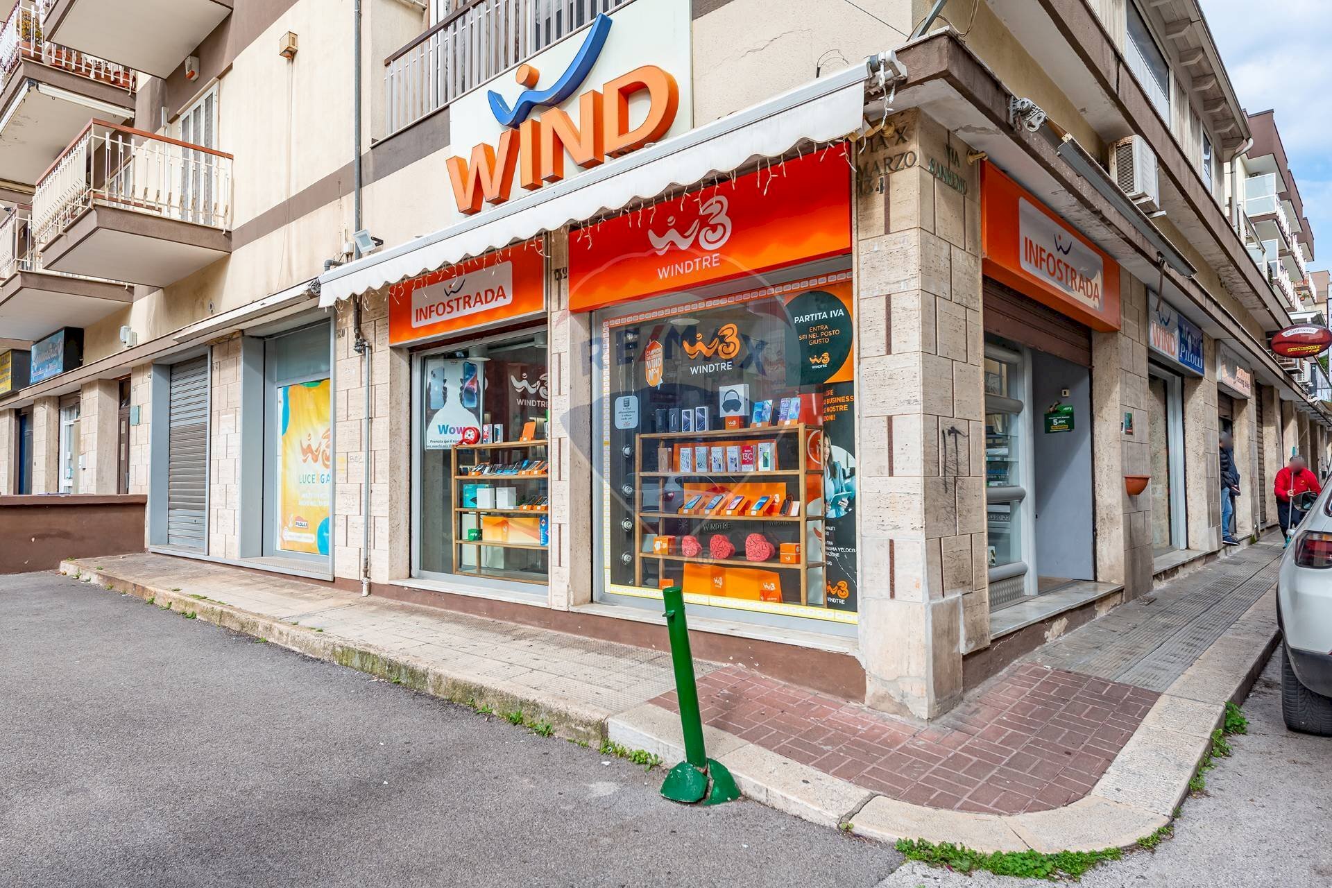 Edificio all\'aperto - Locale Commerciale Via X Marzo
 
128, Modugno - foto 1