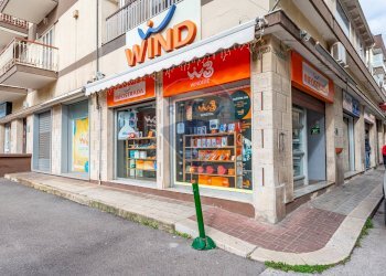 Edificio all\'aperto - Locale Commerciale Via X Marzo
 
128, Modugno - foto 1