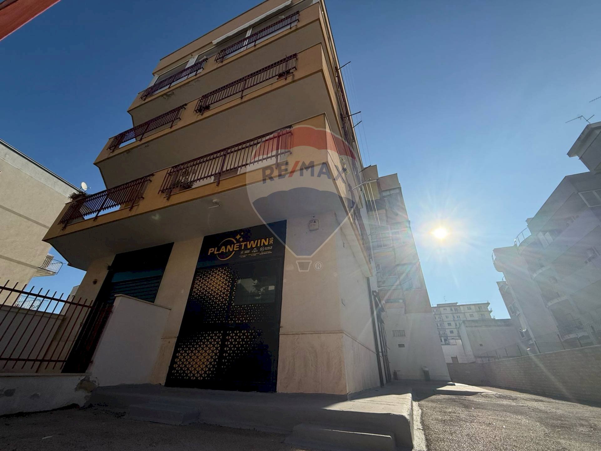 Edificio all\'aperto - Locale Commerciale Via Arezzo
 
6, Modugno - foto 1