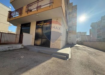 Edificio all\'aperto - Locale Commerciale Via Arezzo
 
6, Modugno - foto 2