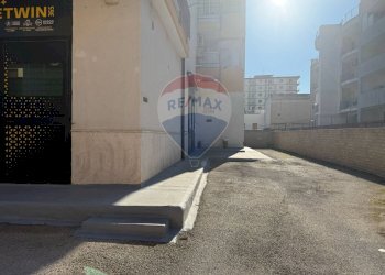 Terrazza - Locale Commerciale Via Arezzo
 
6, Modugno - foto 9