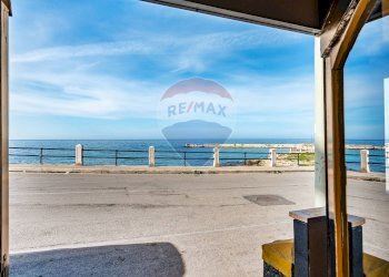 Vista dell\'acqua - Attività Commerciale Grotta Regina
 
2, Bari - foto 2