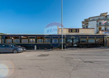 Edificio all\'aperto - Attività Commerciale Grotta Regina
 
2, Bari - foto 18