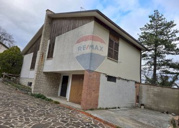 Casa all\'aperto - Villa loc. Valdolmo
 
53, Sassoferrato - foto 7