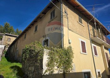 Edificio all\'aperto - Terreno agricolo Fraz. Cavallari
 
0, Montereale - foto 1