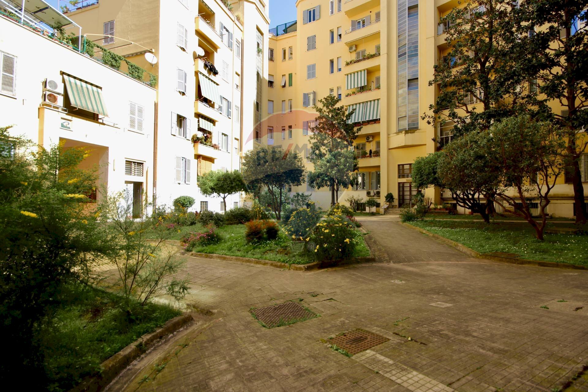 Edificio all\'aperto - Trilocale Piazza Asti, Roma - foto 2