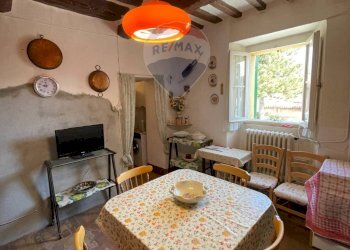 Sala da pranzo - Appartamento via giacomo leopardi
 
36, Poggio San Vicino - foto 9