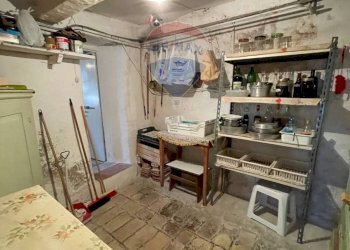 Dispensa di stoccaggio - Appartamento via giacomo leopardi
 
36, Poggio San Vicino - foto 15