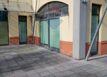 Edificio all\'aperto - Negozio Via dei Platani
 
1, Montemarciano - foto 5