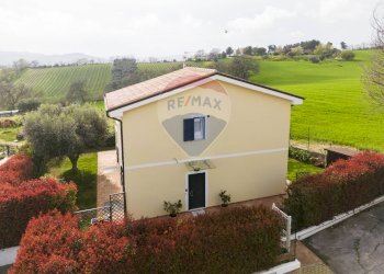 Casa all\'aperto - Villa via valcastagno
 
6, Numana - foto 68