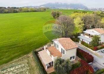 Casa all\'aperto - Villa via valcastagno
 
6, Numana - foto 71