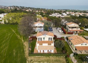 Casa all\'aperto - Villa via valcastagno
 
6, Numana - foto 76