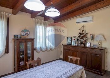 Camera / camera da letto - Independent house via montelatiere
 
14b, San Marcello - photo 17