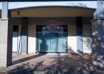 Edificio all\'aperto - Attività Commerciale via romagna
2, Montemarciano - foto 4