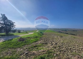 Vista delle montagne - Terreno edificabile Via Acquasanta
 
52, San Marcello - foto 10