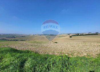 Vista delle montagne - Terreno edificabile Via Acquasanta
 
52, San Marcello - foto 11