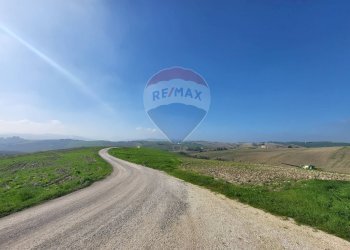 Vista delle montagne - Terreno edificabile Via Acquasanta
 
52, San Marcello - foto 12