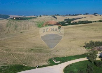 Vista delle montagne - Terreno edificabile Via Acquasanta
 
52, San Marcello - foto 13