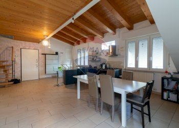 Sala da pranzo - Quadrilocale Viale Leonardo da Vinci
 
29, Maiolati Spontini - foto 6