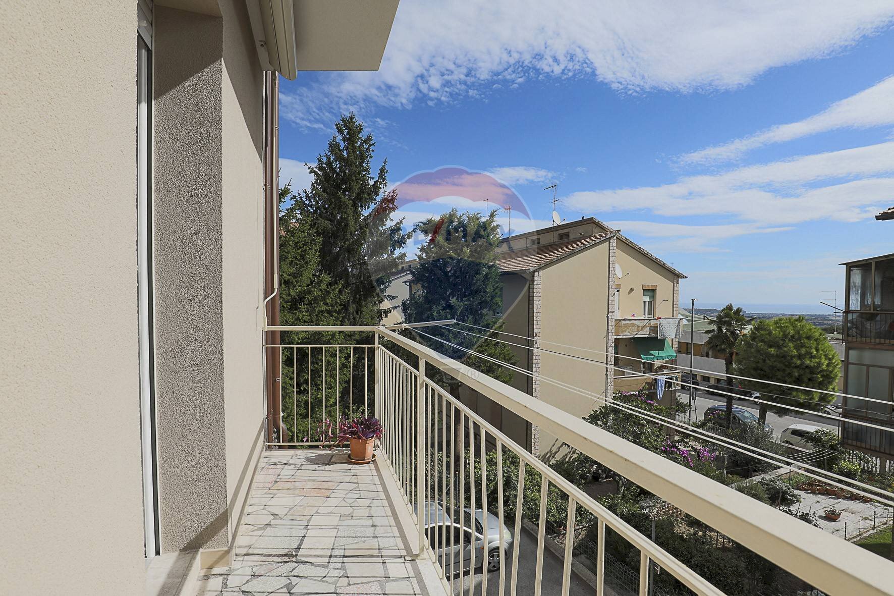 Balcone - Quadrilocale via Igino Simboli
 
21, Recanati - foto 1