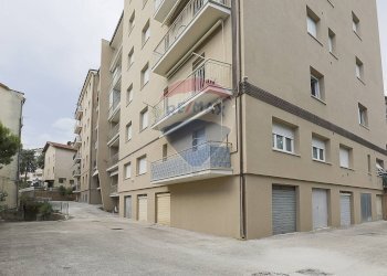 Edificio all\'aperto - Quadrilocale via Igino Simboli
 
21, Recanati - foto 57