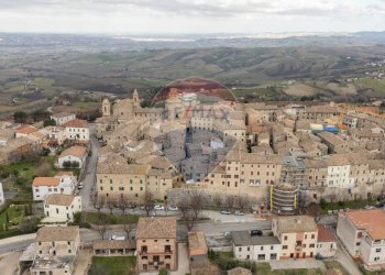 Vista delle montagne - Stabile - Palazzo via solferino
 
4, Staffolo - foto 5